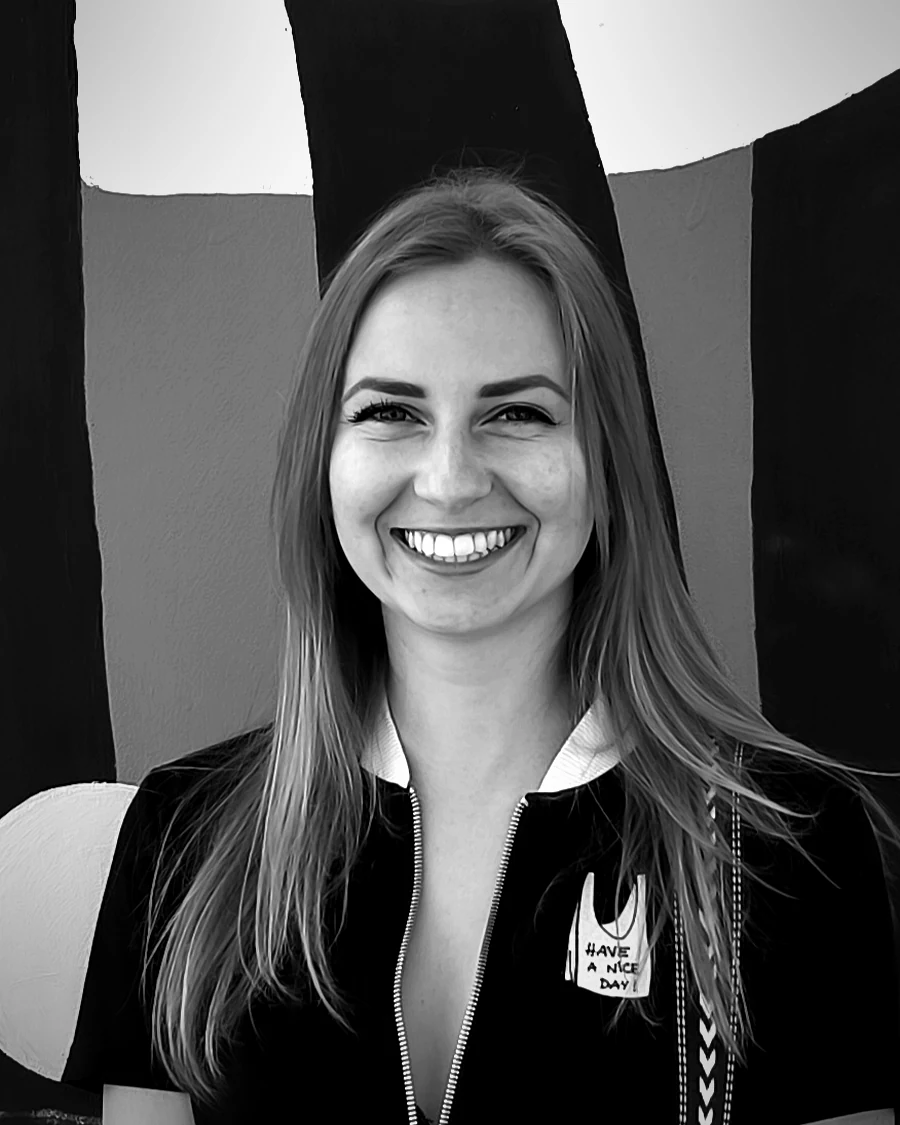 Julia, Executive Assistant